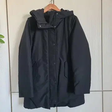 유니클로 블랙 후드 부착 롱 기장 다운 자켓