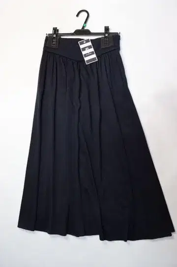 새상품 보더스 앳 발코니 WEEKEND QUILTED SKIRT 네이비