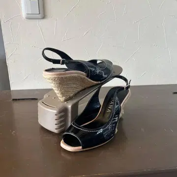 블랙 에스파드리유 슬링백 펌프스