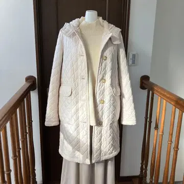 Macintosh LONDON 화이트 퀼팅 후드 부착 코트