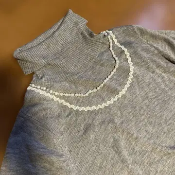 그레이 터틀넥 니트