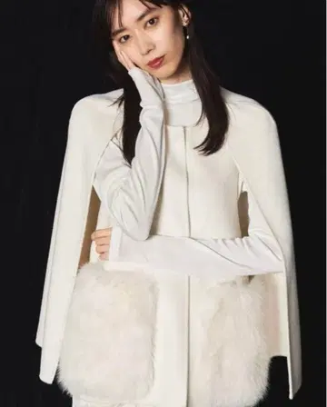 셀포드 퍼 포켓 케이프 자켓 화이트