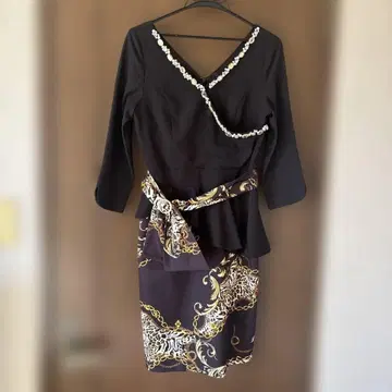 세일 Sobre 페플럼 스타일 블랙 드레스