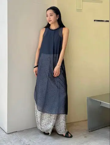 r 에어 오간자 원피스 네이비