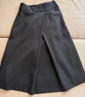 BABYLONE 블랙 플레어 스커트 무릎 기장