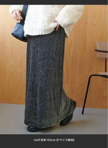 [ 새상품 미사용 택 포함 ] 벨로아 플리츠 내로우 스커트 차콜 그레이