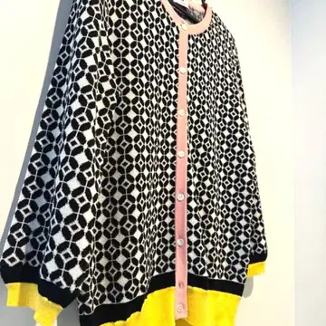 [ 새상품급 ] U by 웅가로  기하학 패턴 긴팔 가디건