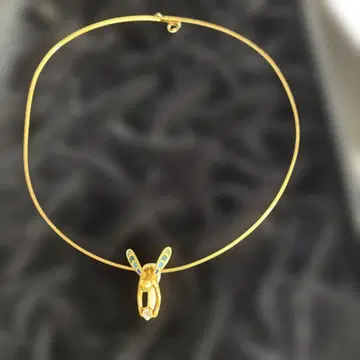 마리에라 버터플라이 모티브 목걸이 골드