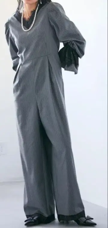 [ VIS DRESS ] 핀스트라이프 레이스 올인원