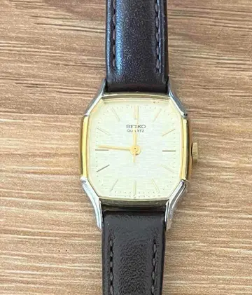 골드 팔각형 쿼츠 시계 브라운 가죽