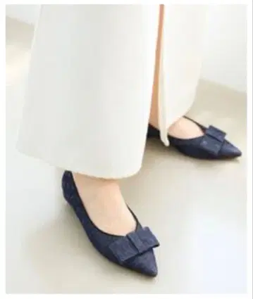 미사용 Le Talon 리본 플랫 펌프스 25.5