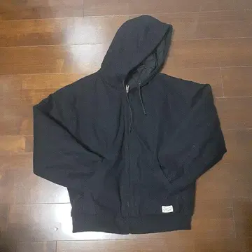 블랙 후드 부착 충전솜 후드티