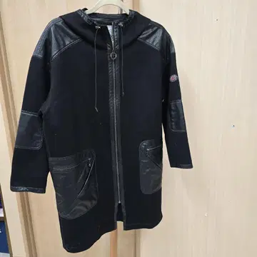 블랙 후드 부착 자켓