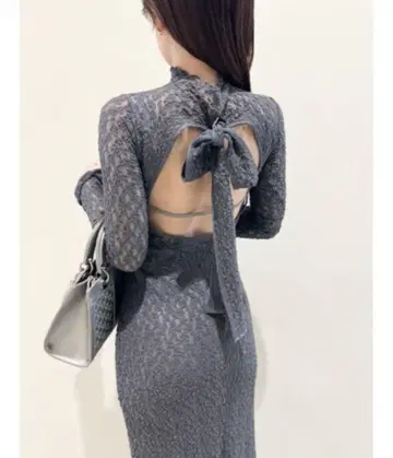 [ 연말연시 세일 ] 스나이델 백 오픈 리본 레이스 원피스 다크 그레이