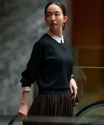 23 (니쥬산쿠) 자수 플라워 레이스 콤비 니트 블랙