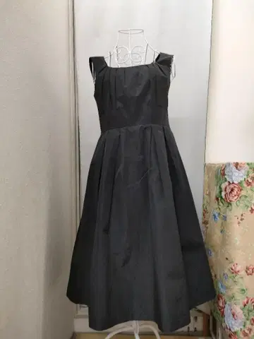 스트로베리 필드 블랙 원피스 슬리브리스