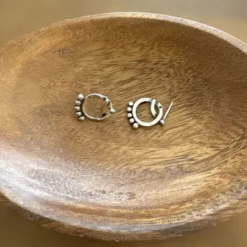 Odette e Odile 실버 비즈 후프 귀걸이