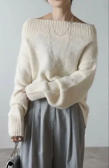 [ 새상품 ] 오프숄더 니트