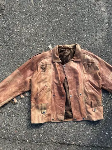 프린지 디테일 브라운 레더 재킷 빈티지 90s 이탈리아제