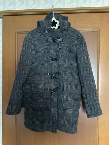 그레이 계열 체크 더플 코트