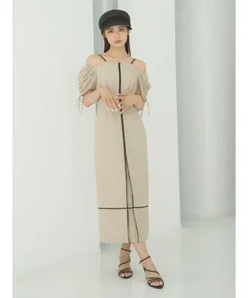 릴리 브라운 퍼프 슬리브 라인 원피스 베이지