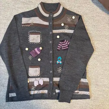 자수 장식 그레이 니트 가디건