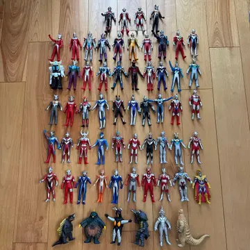 울트라맨 피규어 세트 60개