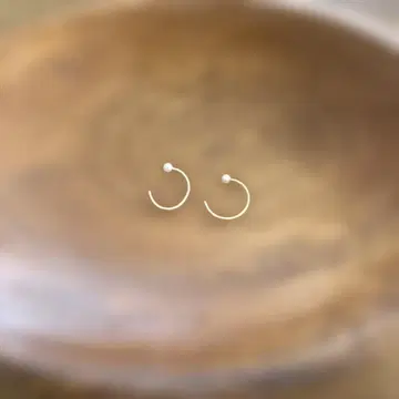 Sae Nagata 후프형 귀걸이 펄 장식 골드 계열