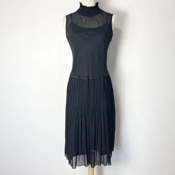 새상품급 컴시즘 플리츠 원피스 블랙 슬리브리스 드레스 L