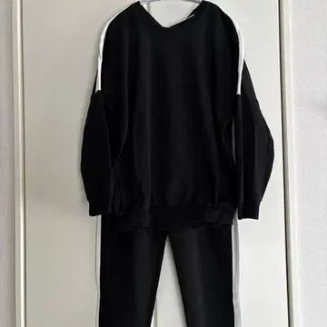 인기 디자인의 화이트 사이드 라인 맨투맨 세트