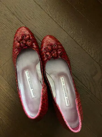 ZUCCOTTO 꽃 장식 포함 빨간색 펌프스 23 사이즈