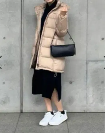 Lacoste 후드 부착 미들 기장 다운 자켓 베이지