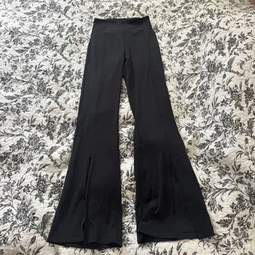 Lululemon 블랙 플레어 팬츠 사이즈 6