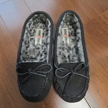 미네통카 Minnetonka 블랙 모카신 6