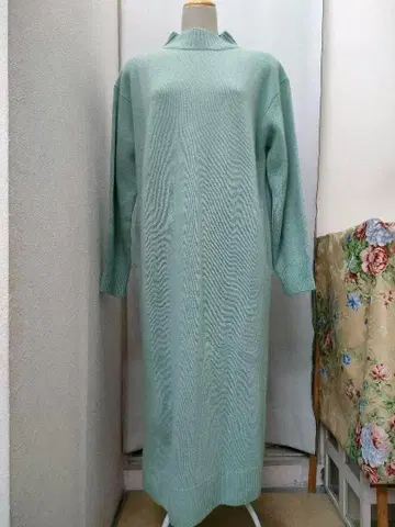 휴먼 우먼 라이트 블루 하이넥 니트 원피스