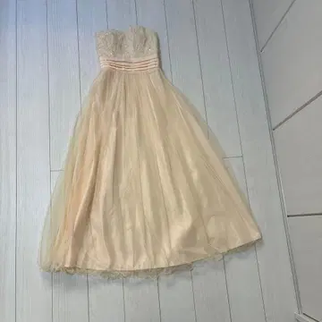 크림색 스트랩리스 맥시 드레스