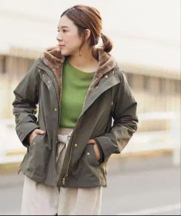 Discoat 디스코트 숏 모즈 코트 M 카키