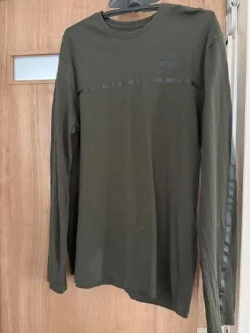 ARMANI EXCHANGE 긴팔 티셔츠 올리브