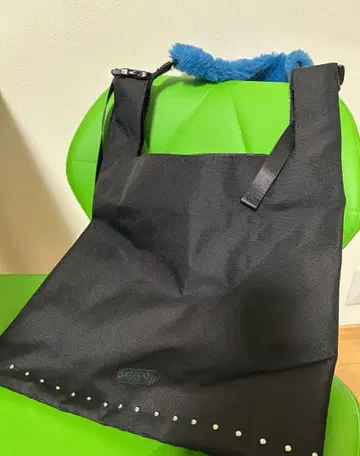 OUTDOOR 퍼 포함 숄더백 블랙