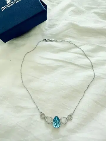 Swarovski 파란색 인피니티 목걸이