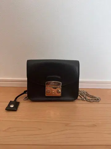 FURLA 블랙 숄더백