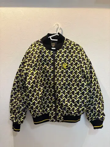 MCM 큐빅 모노그램 프린트 봄버 자켓