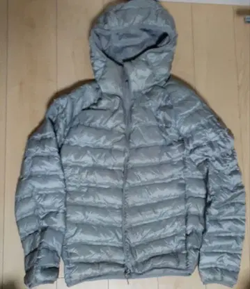 유니클로 울트라 라이트 다운 다운 자켓 심리스 다운 L