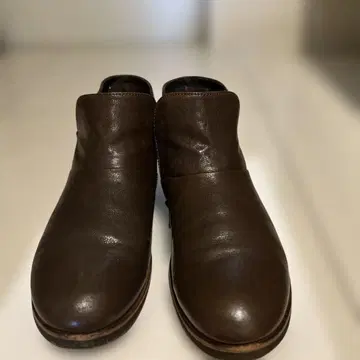 SAYA의 브라운 가죽 숏부츠 지퍼 포함