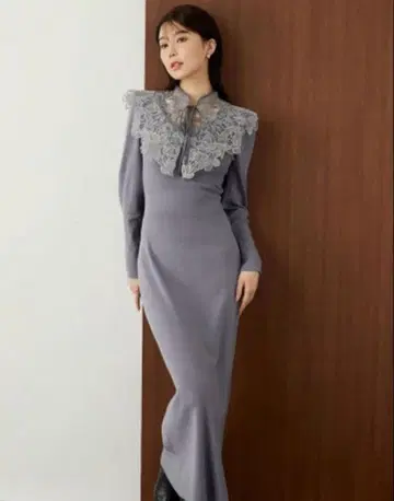 SNIDEL 자수 칼라 도킹 니트 원피스