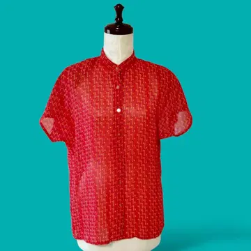 빨간색이 돋보이는 시어 빈티지 패턴 블라우스 반팔 가벼운 스탠드 카라