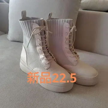 MOOM 화이트 하이컷 부티 통굽