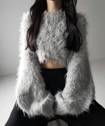 me+em select 플러피 샤기 루즈 숏 니트 그레이