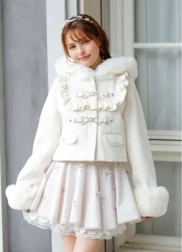 LIZLISA 비쥬 리본 숏코트