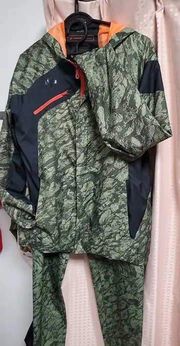 COSMIC 카모 패턴 나일론 자켓/셋업